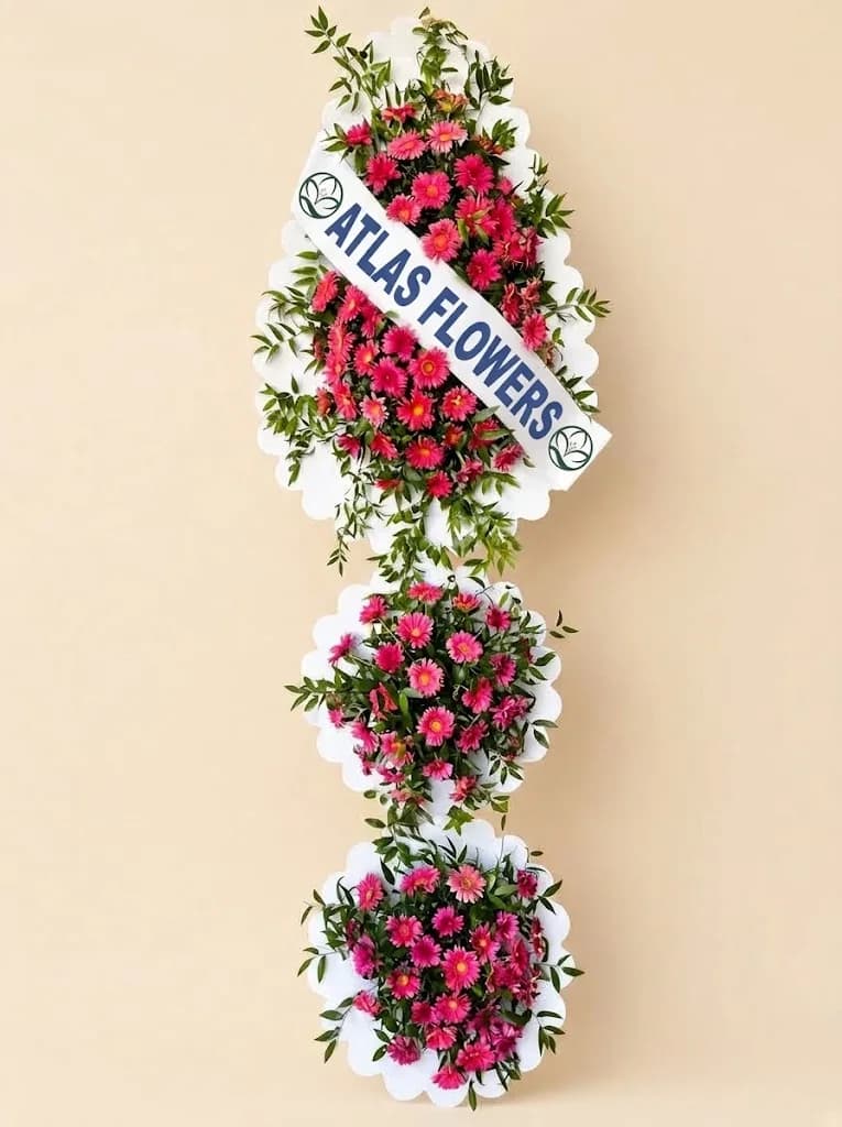 Üç Katlı Pembe Gerbera Çelengi fotoğrafı